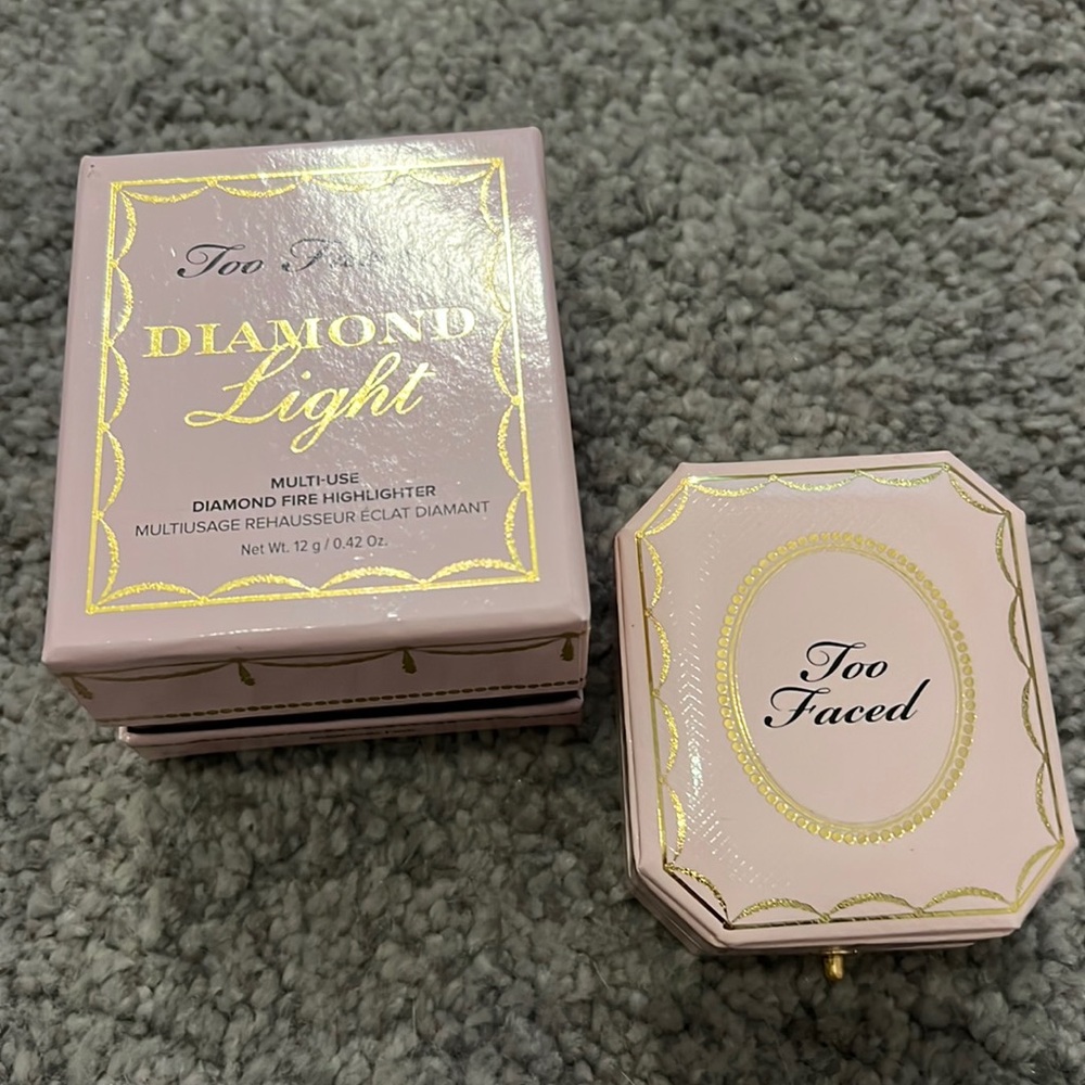 Too Faced Cosmetics highlighter in shade “Diamond Fire”